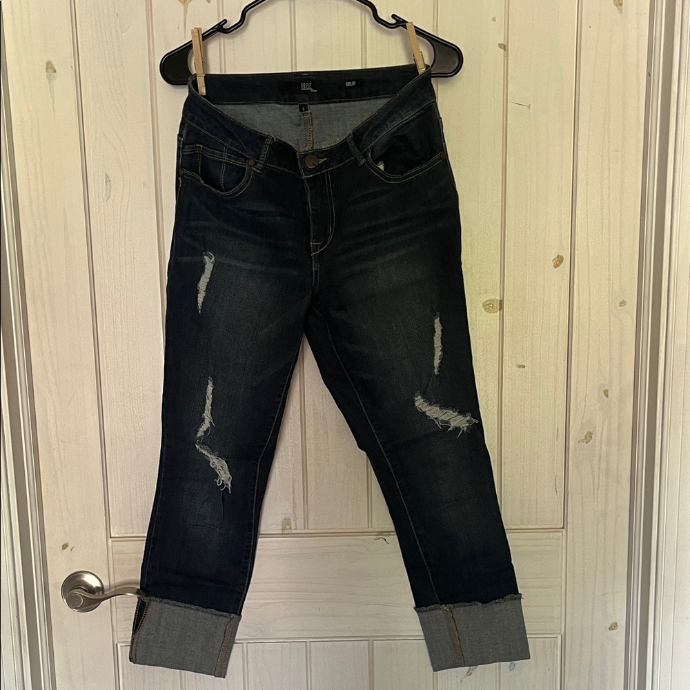 Stylish Distressed Cropped Jeans for Women